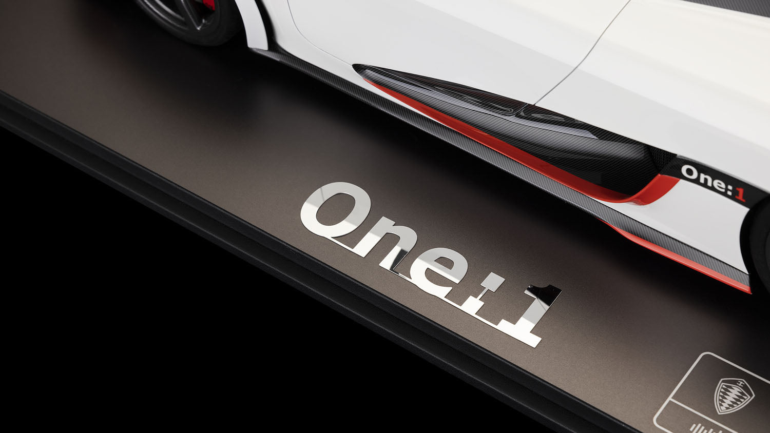 The Koenigsegg One:1 1:8 Scale Model (White)