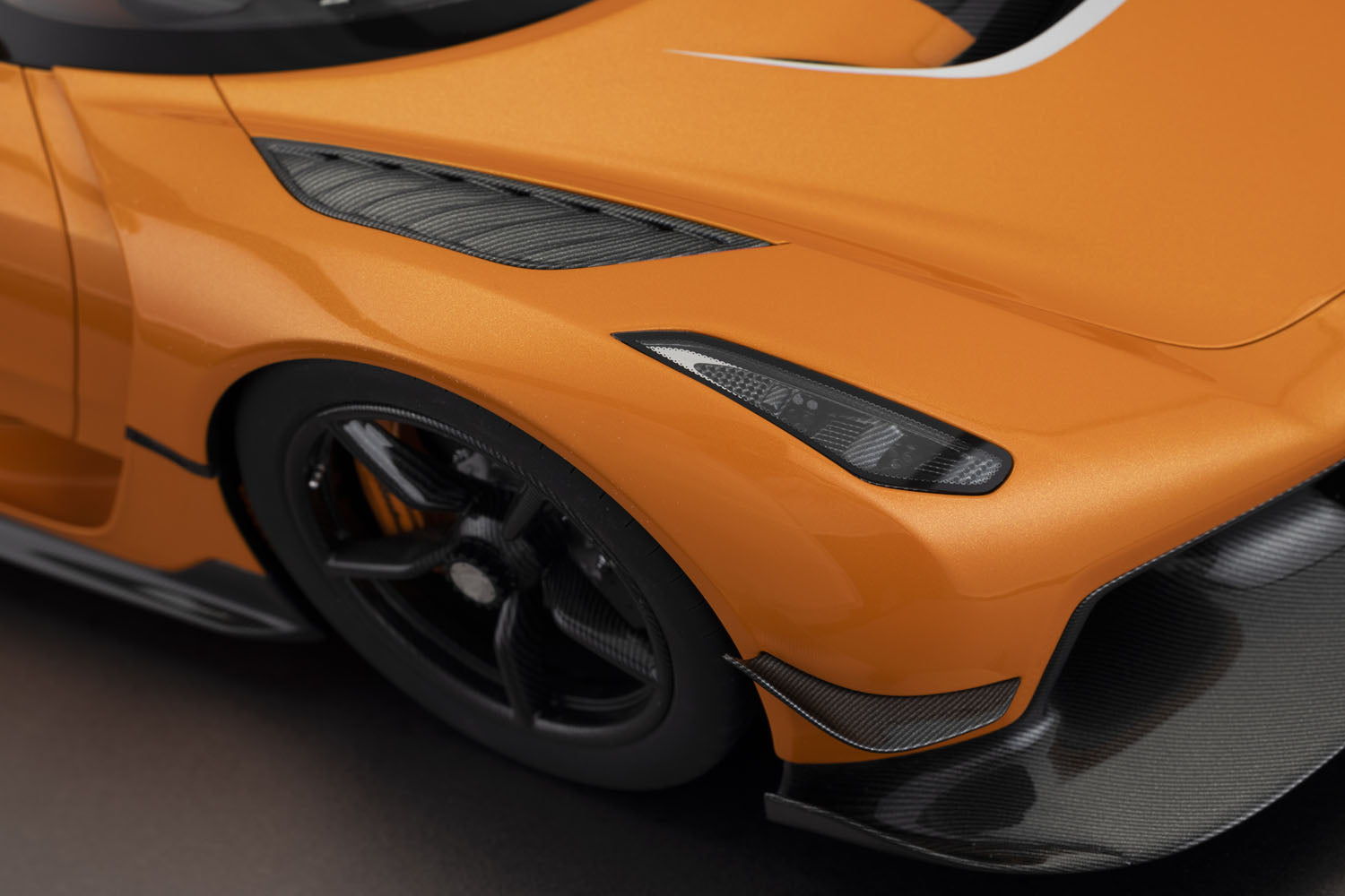 The Koenigsegg Jesko Absolut 1:8 Scale Model (orange)
