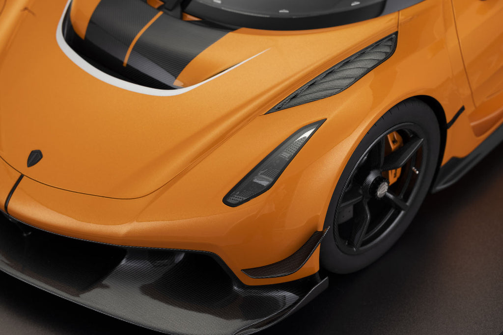 The Koenigsegg Jesko Absolut 1:8 Scale Model (orange)