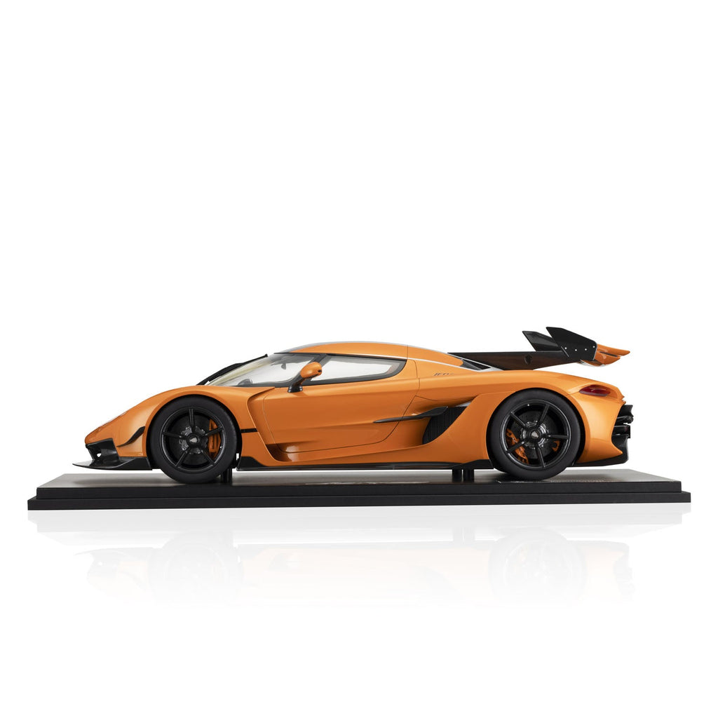 The Koenigsegg Jesko Absolut 1:8 Scale Model (orange)
