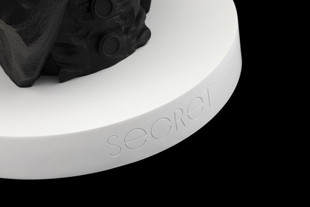 SECRET《DOLORIS Clown Sculpture》