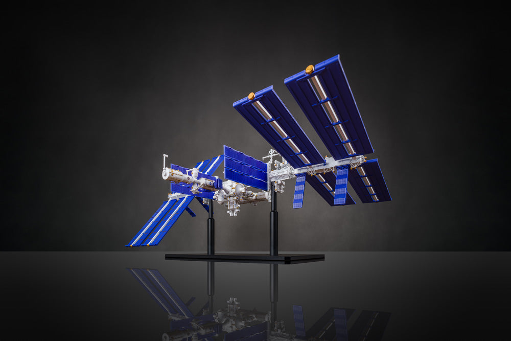 UPOINT STUDIO - International Space Station 1:130 Scale model