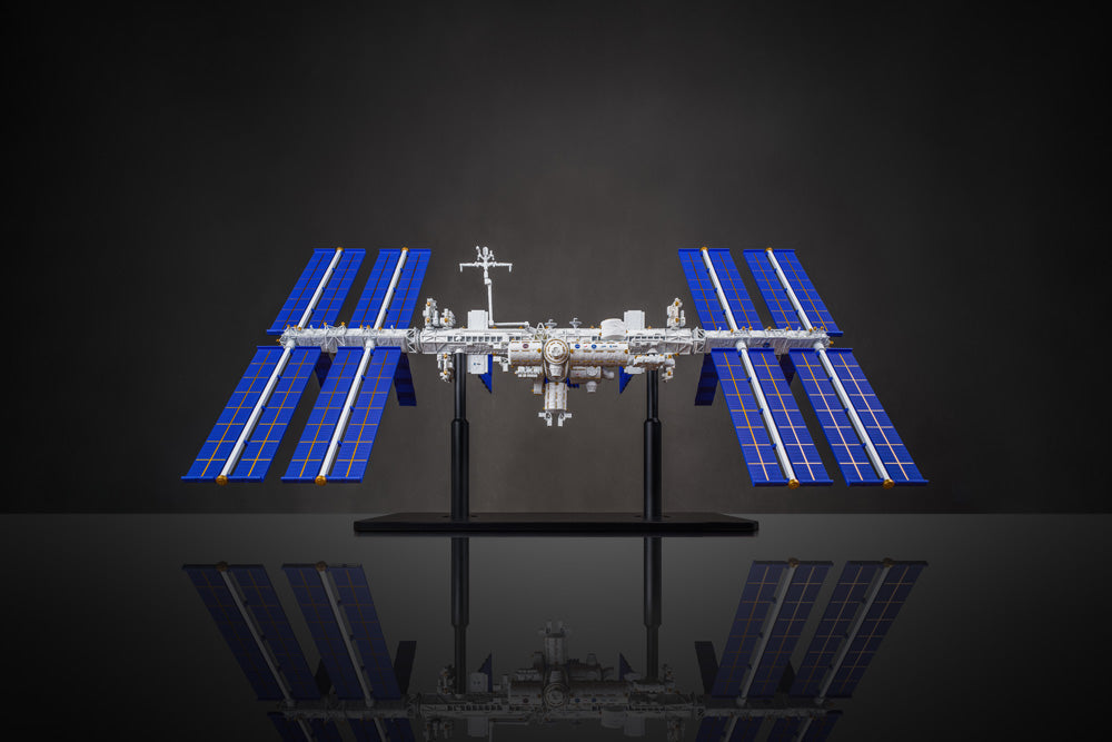 UPOINT STUDIO - International Space Station 1:130 Scale model