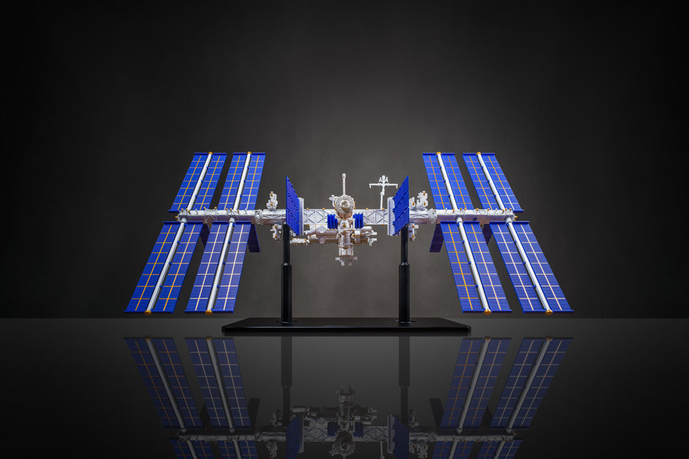 UPOINT STUDIO - International Space Station 1:130 Scale model