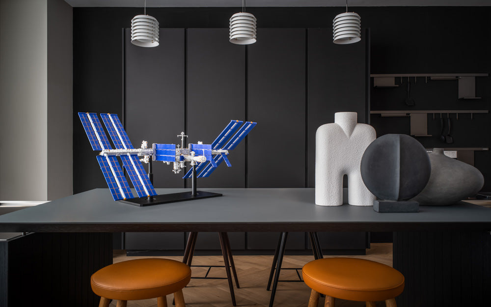 UPOINT STUDIO - International Space Station 1:130 Scale model