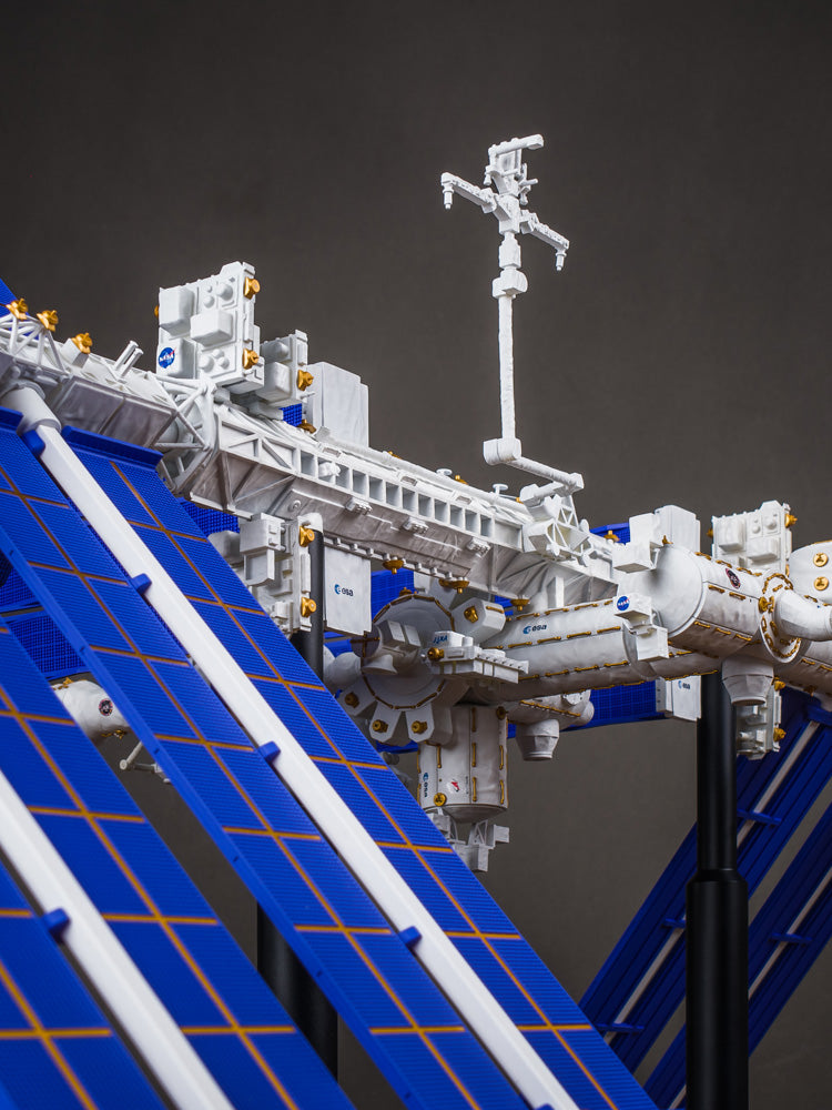UPOINT STUDIO - International Space Station 1:130 Scale model