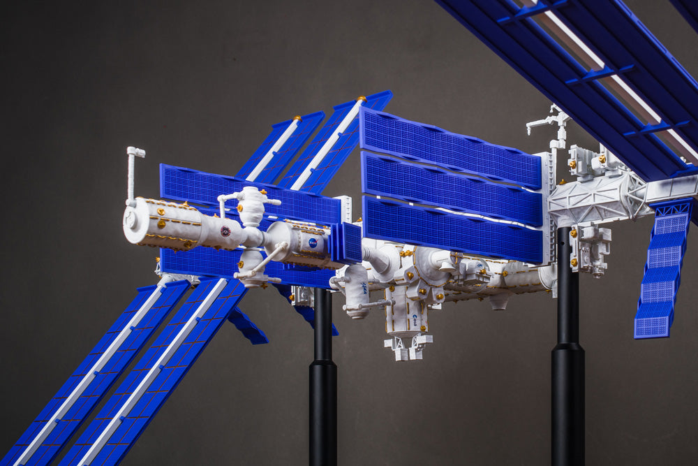 UPOINT STUDIO - International Space Station 1:130 Scale model