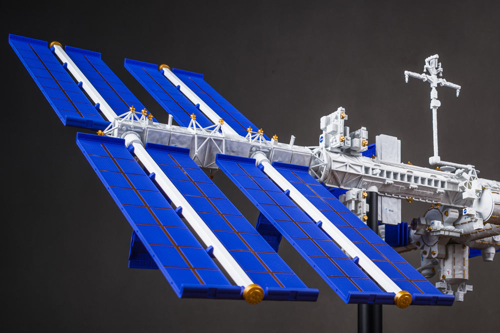 UPOINT STUDIO - International Space Station 1:130 Scale model