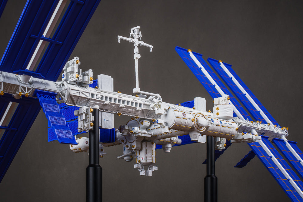 UPOINT STUDIO - International Space Station 1:130 Scale model