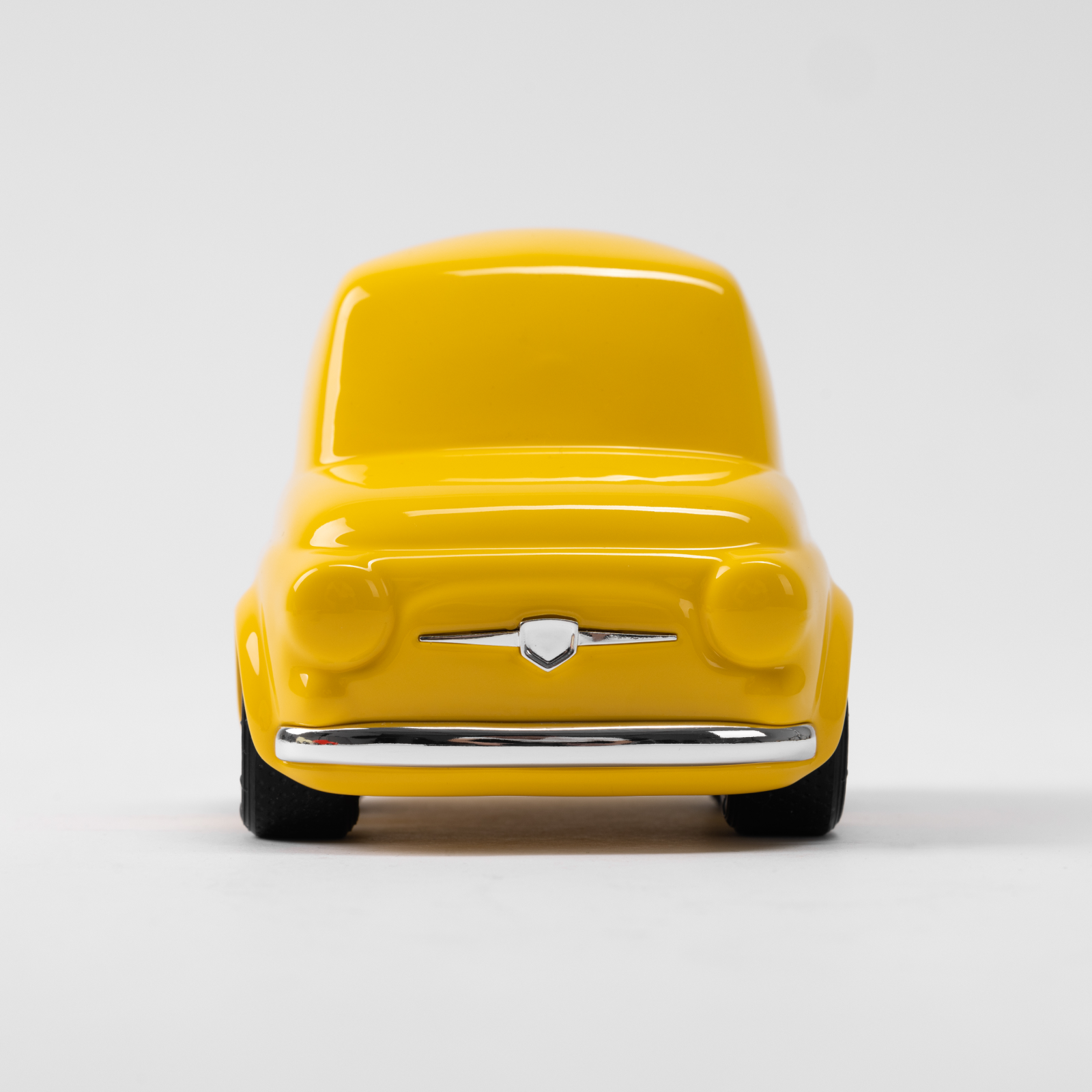 ON WHEELS Q CAR 1：24 Scale Models - F ver. Yellow