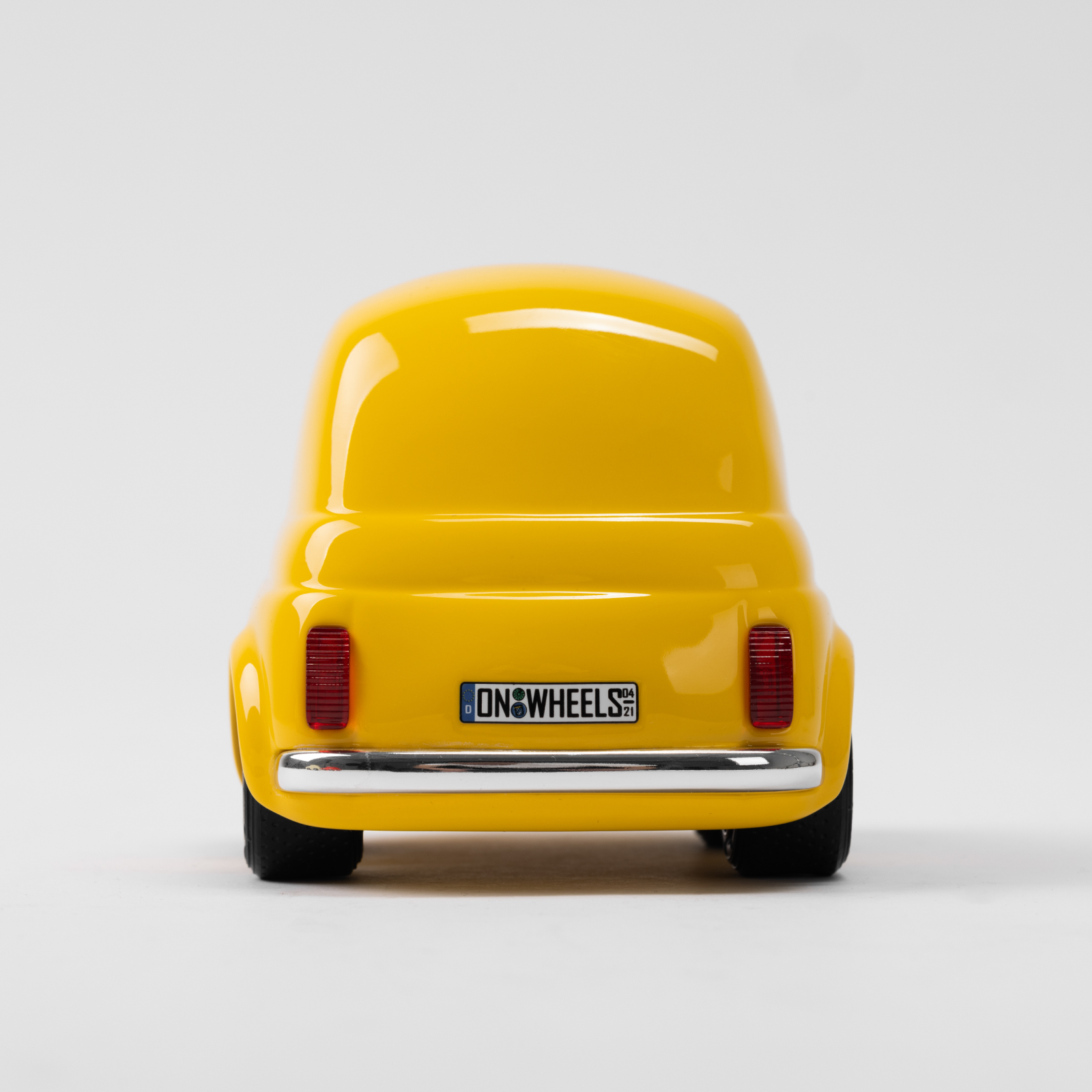 ON WHEELS Q CAR 1：24 Scale Models - F ver. Yellow
